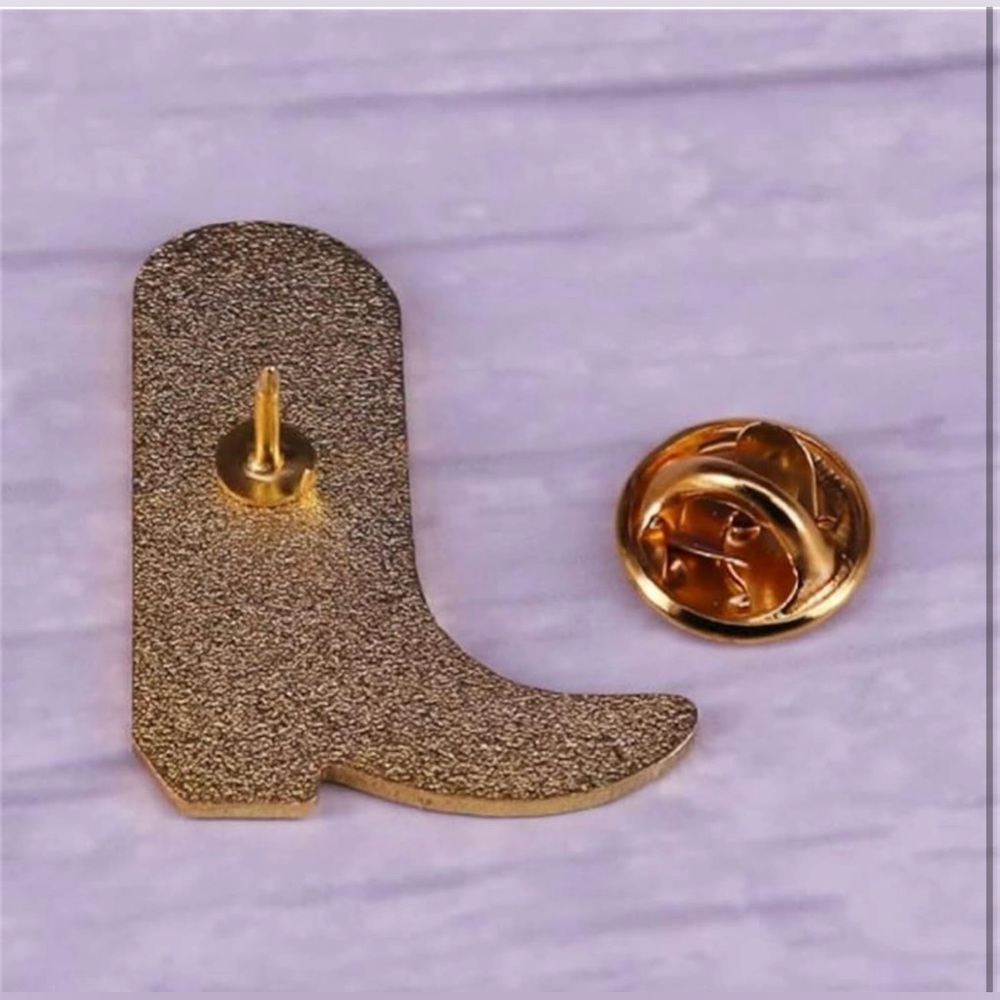 What Would Dolly Do? Fun Pin Brooch Dolly Parton‎ Country Cowboy Boots NEW! - Picture 4 of 7